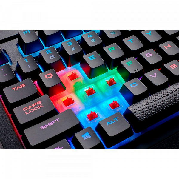 Teclado Mecânico Gamer Corsair K68, RGB, Switch Cherry MX Red, ABNT2 - CH-9102010-BR