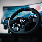 Volante Logitech G923, PS5, PS4, PC com Force Feedback TRUEFORCE - 941-000148